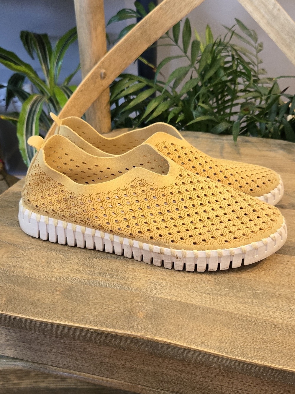 Women’s Breathable Yellow Slip-On Mules